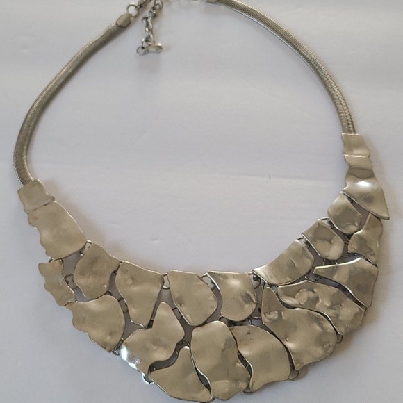 🌸 4/$50 Chunky Hammered Silver Statement Necklace - Picture 6 of 9